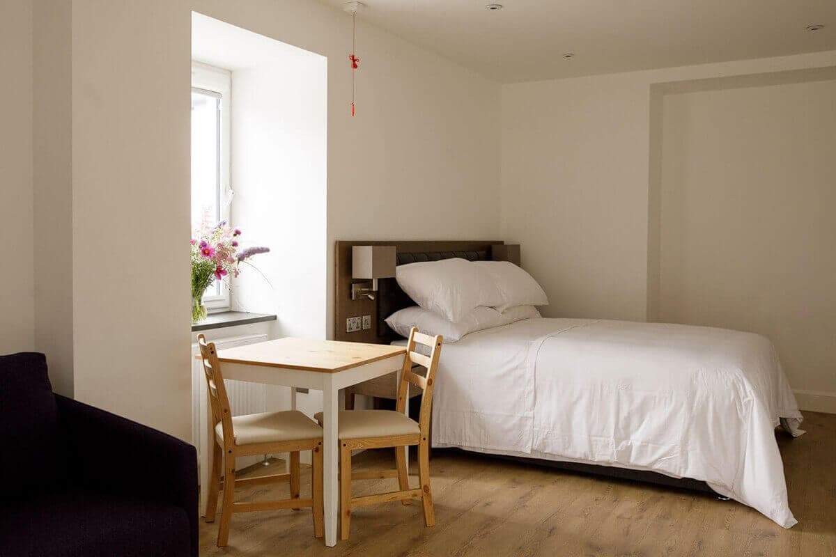 Spacious bedroom with 100% Egyptian cotton sheets
