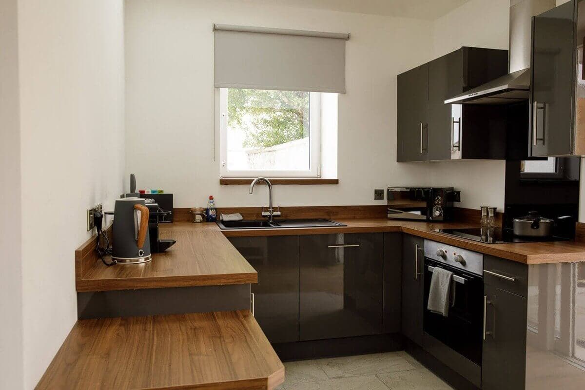 Fully equipped kitchen with washer and dryer